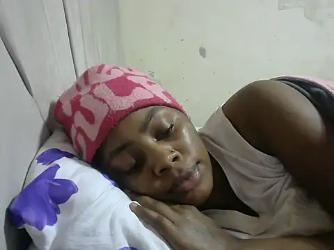 Snapshot of sweetgirlDora chatting on October 5, 2025, 3:43 pm sweetgirlDora online show from October 5, 2025, 3:43 pm