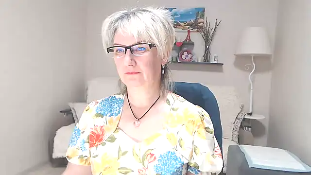 FleurMays online show from June 19, 2026, 2:27 am