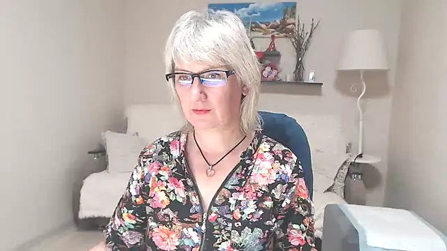 FleurMays online show from June 25, 2026, 5:12 am