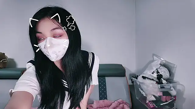 HKsmallCat online show from December 13, 2024, 1:33 pm