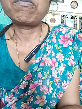 Snapshot of Gautami-telugu chatting on October 16, 2025, 9:10 am Gautami-telugu online show from October 16, 2025, 9:10 am