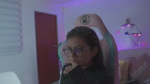 Snapshot of megan_ssmith_ chatting on November 12, 2025, 9:25 pm megan ssmith online show from November 12, 2025, 9:25 pm