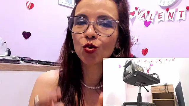 Milenahot 69  online show from February 5, 2025, 2:48 pm