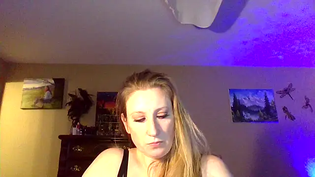 lilyhornyhousewife online show from January 13, 2025, 3:23 am