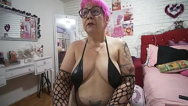 maturehot 65 online show from November 25, 2025, 11:05 pm