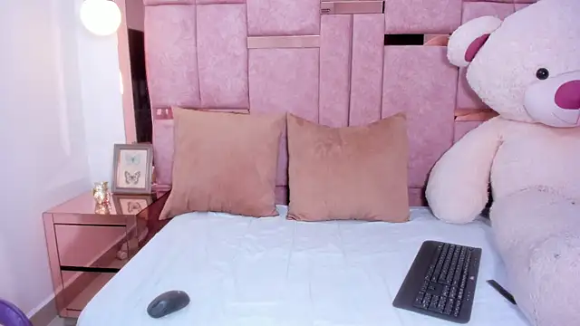 Snapshot of kaylin_jann chatting on October 31, 2025, 6:20 pm kaylin jann online show from October 31, 2025, 6:20 pm