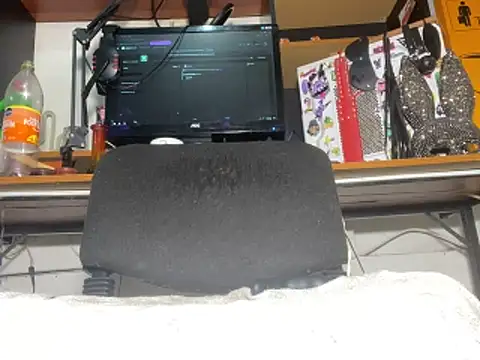 Lunita 5 online show from February 5, 2026, 8:02 pm