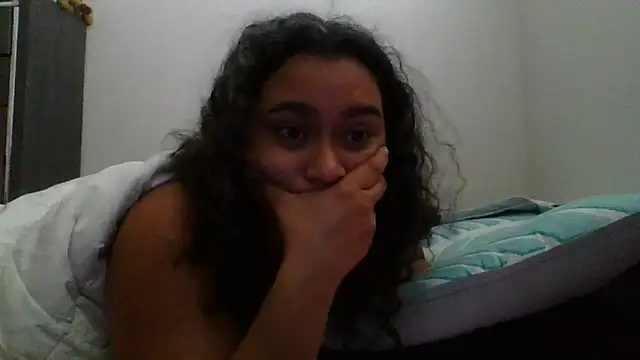 Snapshot of cinnaminnie chatting on November 15, 2025, 4:47 pm cinnaminnie online show from November 15, 2025, 4:47 pm