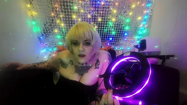 Hunniebunnie78 online show from July 26, 2026, 3:04 am