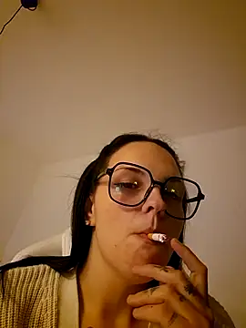 Jujuicy 97 online show from June 10, 2026, 11:03 pm
