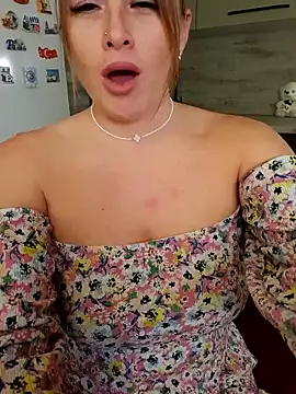 Snapshot of Cute_Hot_Alice chatting on October 17, 2025, 9:28 pm Cute Hot Alice online show from October 17, 2025, 9:28 pm