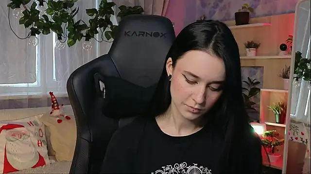KiraLiLime online show from February 6, 2025, 9:32 am