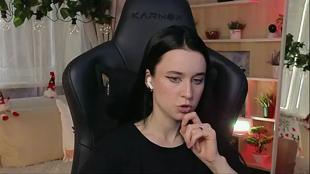 KiraLiLime online show from February 6, 2025, 12:37 pm