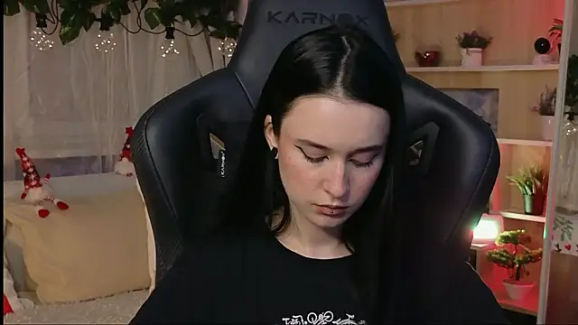 KiraLiLime online show from February 6, 2025, 3:41 pm