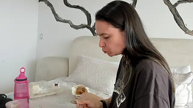 BridgetRodriguez online show from January 26, 2025, 6:37 pm