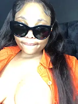 Anaelle24 online show from February 13, 2025, 5:22 pm