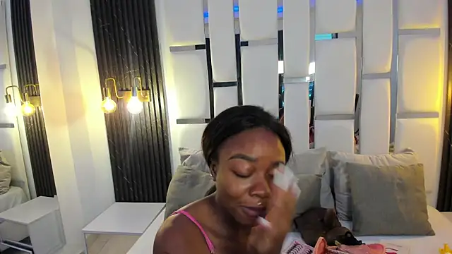 Snapshot of mia_schwarz chatting on October 8, 2025, 10:07 pm mia schwarz online show from October 8, 2025, 10:07 pm