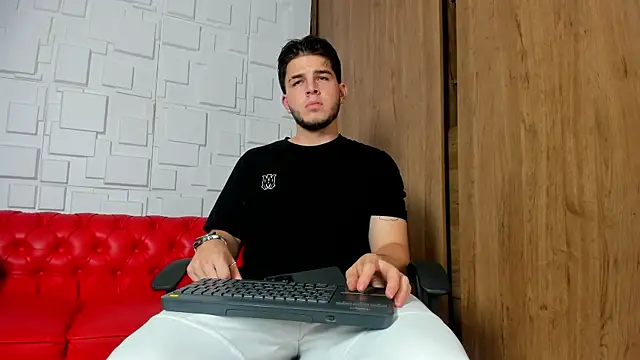 Snapshot of danielclarton1 chatting on December 10, 2024, 6:44 am danielclarton1 online show from December 10, 2024, 6:44 am