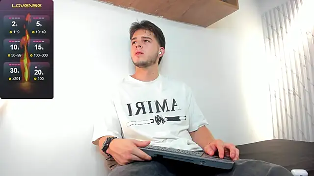 Snapshot of danielclarton1 chatting on January 13, 2025, 12:30 am danielclarton1 online show from January 13, 2025, 12:30 am