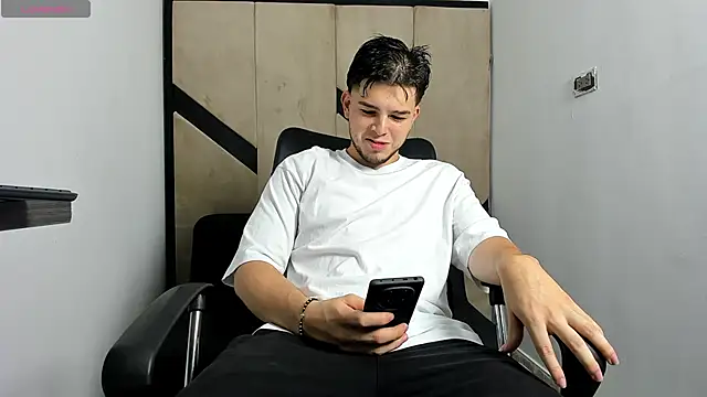 Snapshot of danielclarton1 chatting on February 4, 2025, 5:31 am danielclarton1 online show from February 4, 2025, 5:31 am