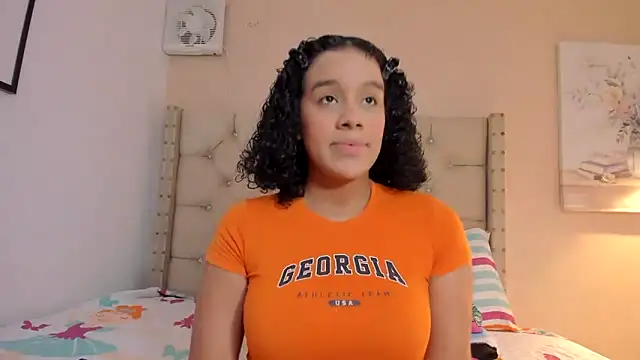 Snapshot of vanesasexyhot21 chatting on October 13, 2025, 2:33 am vanesasexyhot21 online show from October 13, 2025, 2:33 am