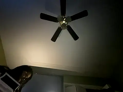 kikiwonderbar online show from January 9, 2026, 11:02 am