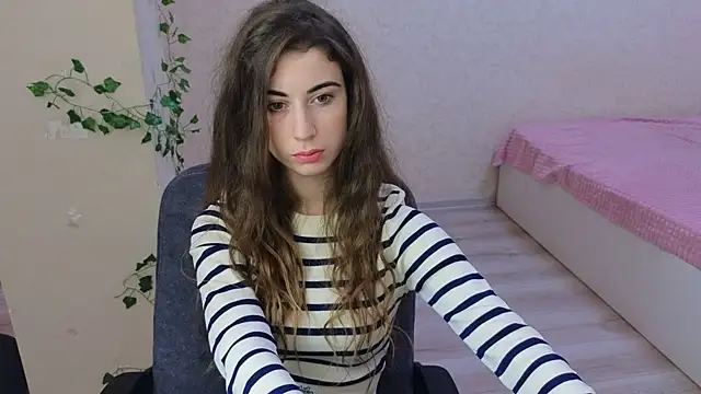 LittleFreya9 online show from December 28, 2024, 3:37 pm