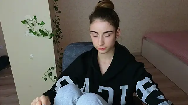 LittleFreya9 online show from January 22, 2025, 7:03 pm