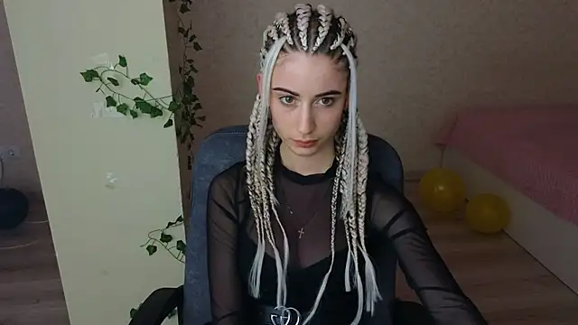 LittleFreya9 online show from February 3, 2025, 6:39 pm