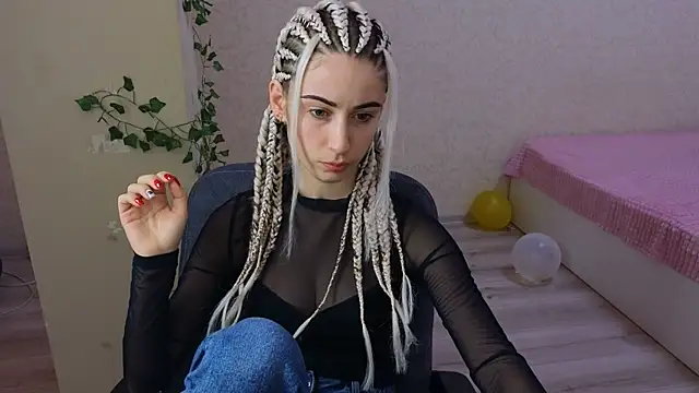 LittleFreya9 online show from February 4, 2025, 4:08 pm