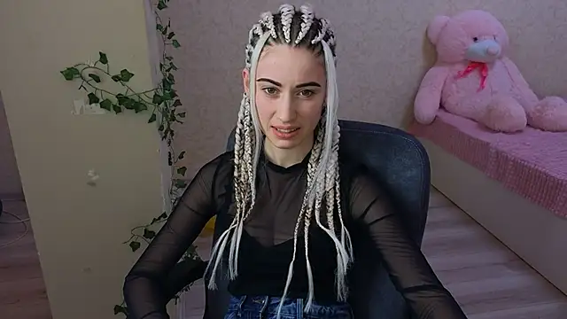LittleFreya9 online show from February 4, 2025, 7:22 pm