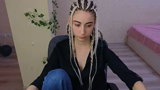 LittleFreya9 online show from February 6, 2025, 4:47 pm