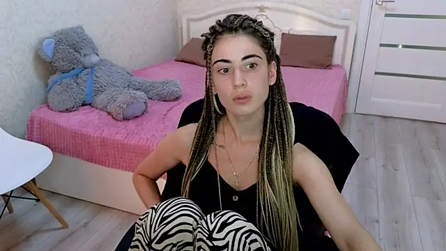 LittleFreya9 online show from September 8, 2025, 3:22 pm