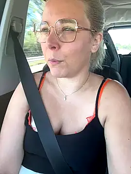 Snapshot of EmyLana chatting on September 18, 2025, 8:27 am EmyLana online show from September 18, 2025, 8:27 am