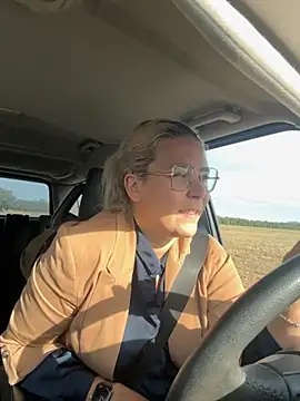 Snapshot of EmyLana chatting on October 9, 2025, 8:01 am EmyLana online show from October 9, 2025, 8:01 am