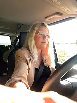 Snapshot of EmyLana chatting on October 11, 2025, 3:21 pm EmyLana online show from October 11, 2025, 3:21 pm