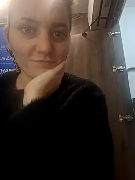 Snapshot of LinaPonti chatting on October 22, 2025, 12:16 pm LinaPonti online show from October 22, 2025, 12:16 pm