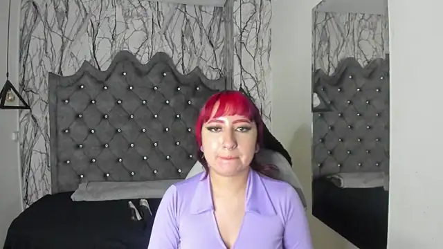 larissa01  online show from January 3, 2025, 2:43 am
