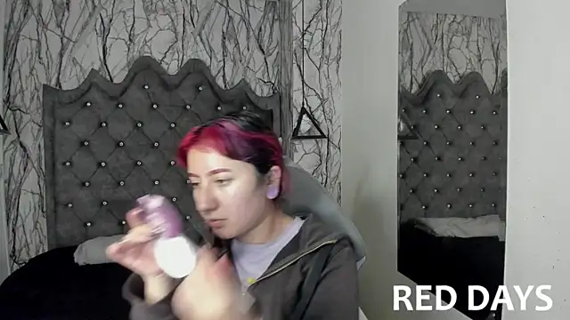 larissa01  online show from January 5, 2025, 4:04 am