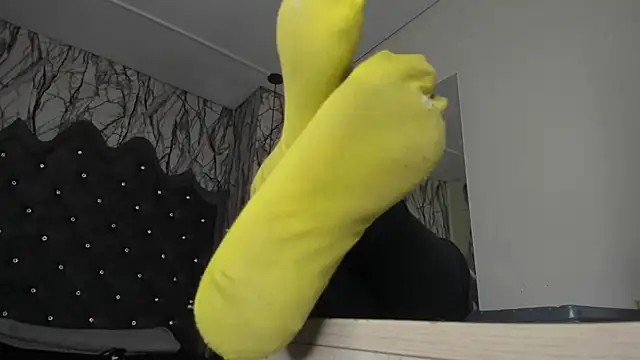 larissa01  online show from January 7, 2025, 2:42 am