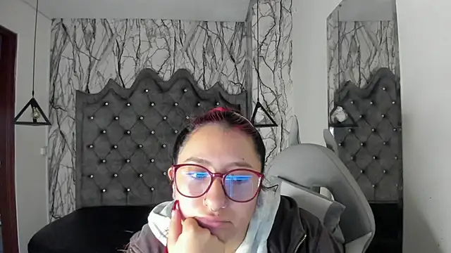 larissa01  online show from January 11, 2025, 2:30 am