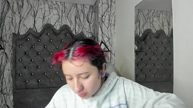 larissa01  online show from January 14, 2025, 2:19 am