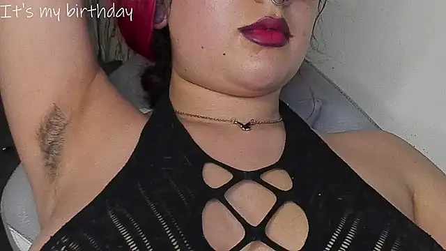 larissa01  online show from January 18, 2025, 9:13 am