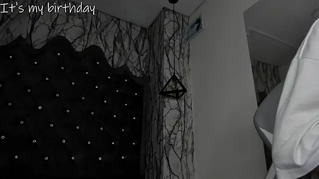 larissa01  online show from January 22, 2025, 6:10 am