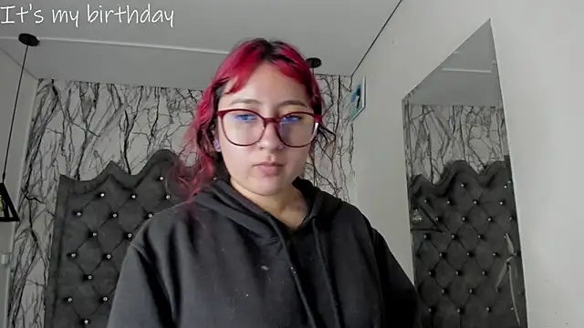 larissa01  online show from January 23, 2025, 3:26 am