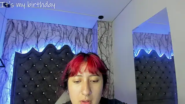 larissa01  online show from January 25, 2025, 2:47 am