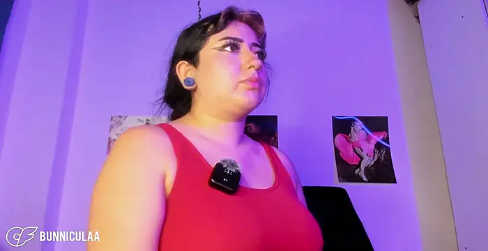 larissa01  online show from May 7, 2026, 10:26 pm