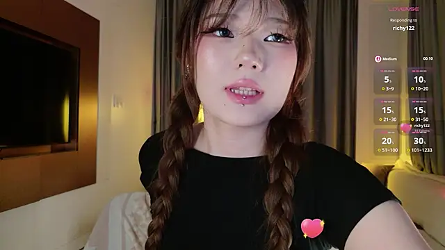 KitayamaChu online show from December 3, 2025, 1:09 pm