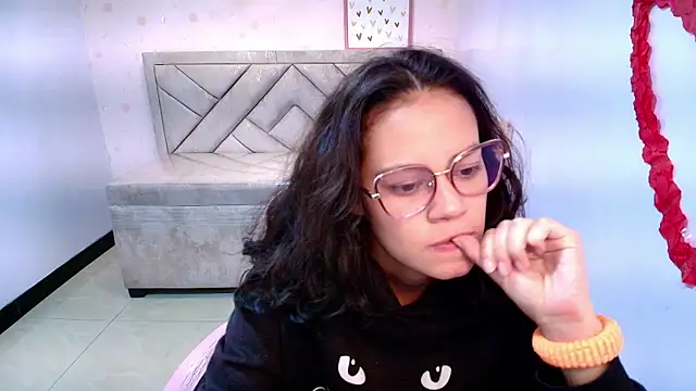 Tyna ch online show from February 26, 2025, 4:24 pm