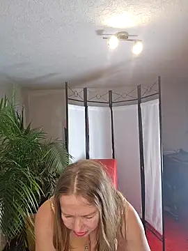 Snapshot of Supertitten95DD chatting on February 9, 2025, 6:05 pm Supertitten95DD online show from February 9, 2025, 6:05 pm